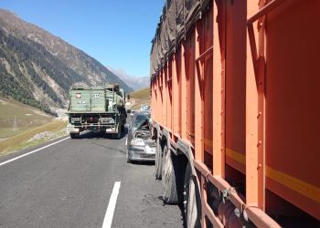5 injured after 2 vehicles collide near Zojila Pass