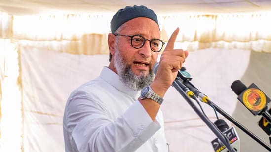 “Sab kuch luta ke hosh mein aaye to kya kiya”: Owaisi takes dig at Omar Abdullah amid calls to remove PSA