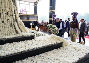 CM Omar Abdullah Pays Tributes To Police Martyrs At Zewan, Srinagar