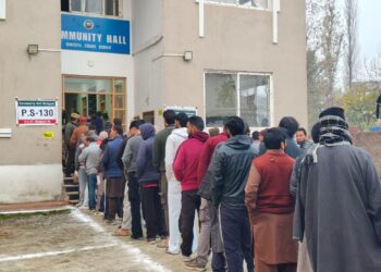 Amid sub-zero temperature, voting begins for Budgam bypoll