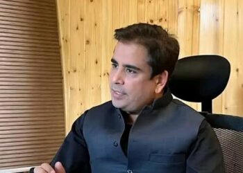 Farooq Abdullah justifies, Sadiq criticises: NC split as admin foils reservation protest