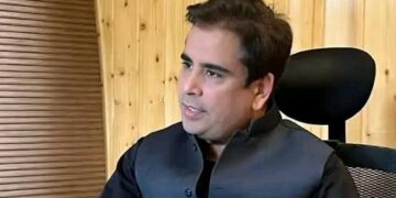 Farooq Abdullah justifies, Sadiq criticises: NC split as admin foils reservation protest