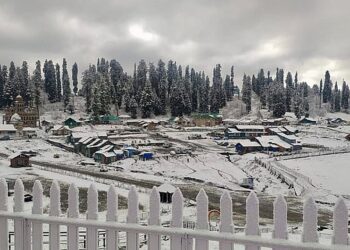 Light Snowfall in Upper Reaches, Rain Persists in Plains as Weather System Strengthens