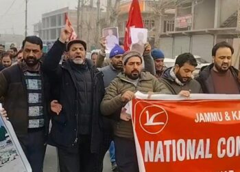 NC workers protest in Chadoora against Budgam administration, alleging that local MLA was mistreated during demolition drive