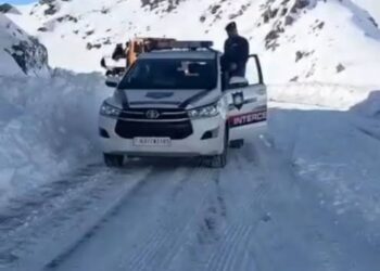 Traffic Police Officer Suspended for Misuse of Official Vehicle on Mughal Road
