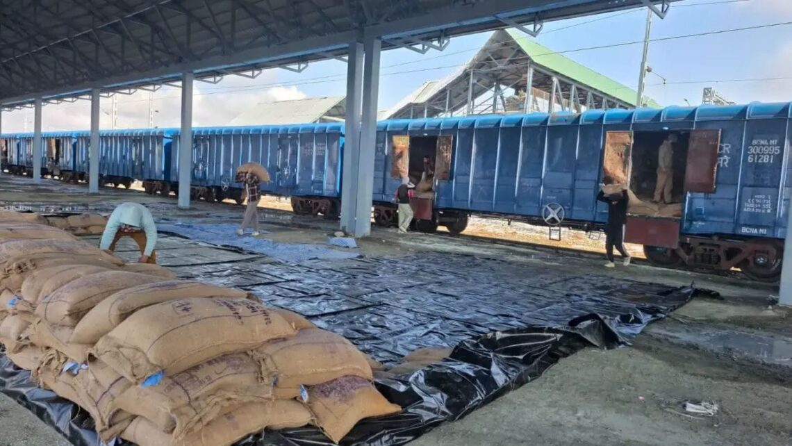 Bearing 2,600 tonnes of rice, first full rake of foodgrains arrive via Railways in Kashmir Valley