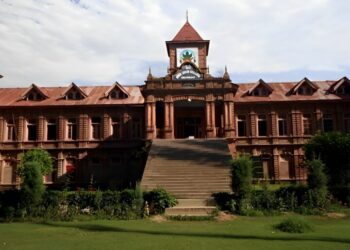 Kashmir colleges reopen after 52-day winter break