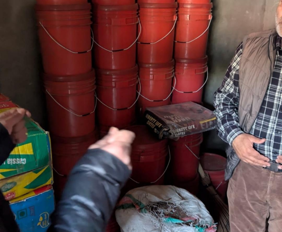 725 kg unlabelled honey seized in HMT Srinagar, health alert raised