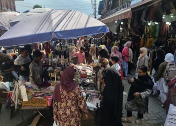 Eid-ul-Azha! Markets wear festive look across Kashmir, shoppers flock busy bazaars in Srinagar, other major towns