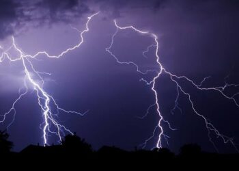 One dead, another injured as hailstorm wreaks havoc in Lolab