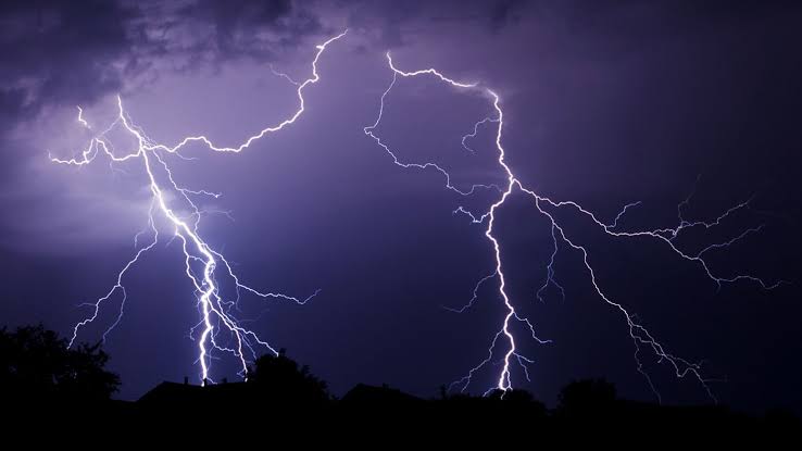 One dead, another injured as hailstorm wreaks havoc in Lolab