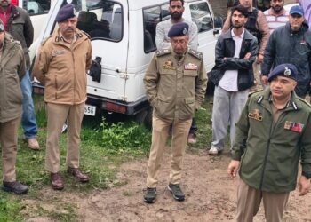 DGP, IGP, top officials reach Gulmarg after 300 tourists stranded in Gandola